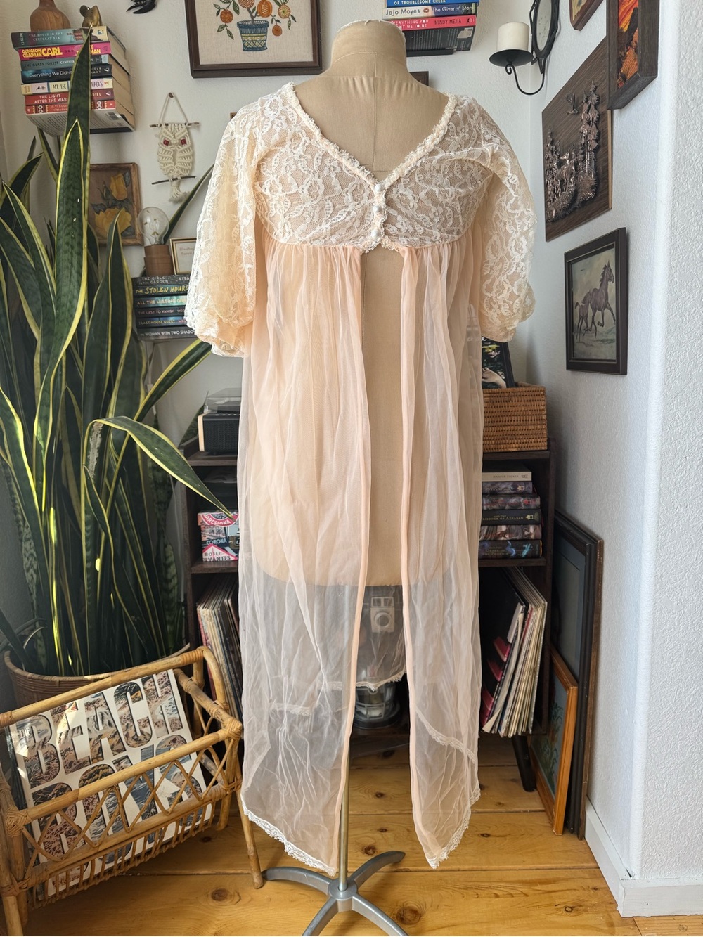 VTG 50’s Sheer Nylon Peignoir Robe Floral Lace Bodice Babydoll Boudoir Peach Xsm